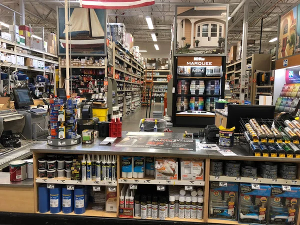 Home Depot en büyük ev geliştirme perakendeci Amerika Birleşik Devletleri olduğunu. Boya ve malzemeleri satın almak müşteriler için satılan çeşitli resim bölümü. Gilbert Arizona ABD Güney Batı bölümünde yer alan fotoğraf çekildi
