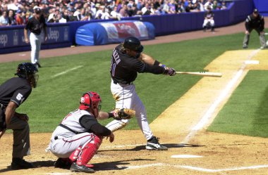 Mike Piazza Hall Of Fame avcısı oyunları sırasında oyun eylem onun kariyeri boyunca New York Mets ile New York Mets için. Mike Piazza Major League Baseball 16 sezon oynayan bir eski profesyonel beyzbol alıcı olduğunu.
