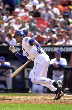 Mike Piazza Hall Of Fame avcısı oyunları sırasında oyun eylem onun kariyeri boyunca New York Mets ile New York Mets için. Mike Piazza Major League Baseball 16 sezon oynayan bir eski profesyonel beyzbol alıcı olduğunu.
