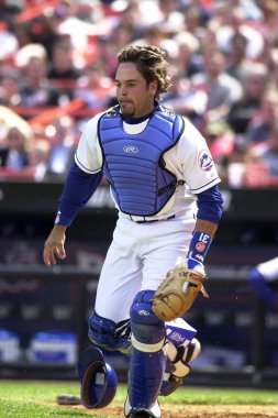 Mike Piazza Hall Of Fame avcısı oyunları sırasında oyun eylem onun kariyeri boyunca New York Mets ile New York Mets için. Mike Piazza Major League Baseball 16 sezon oynayan bir eski profesyonel beyzbol alıcı olduğunu.