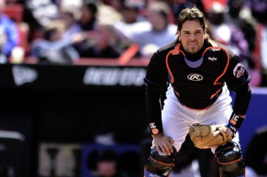 Mike Piazza Hall Of Fame avcısı oyunları sırasında oyun eylem onun kariyeri boyunca New York Mets ile New York Mets için. Mike Piazza Major League Baseball 16 sezon oynayan bir eski profesyonel beyzbol alıcı olduğunu.
