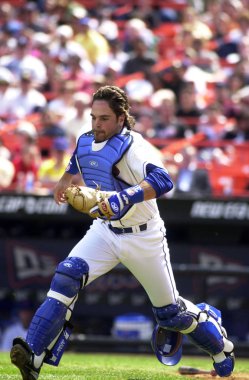 Mike Piazza Hall Of Fame avcısı oyunları sırasında oyun eylem onun kariyeri boyunca New York Mets ile New York Mets için. Mike Piazza Major League Baseball 16 sezon oynayan bir eski profesyonel beyzbol alıcı olduğunu.