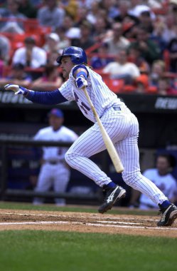 Mike Piazza Hall Of Fame avcısı oyunları sırasında oyun eylem onun kariyeri boyunca New York Mets ile New York Mets için. Mike Piazza Major League Baseball 16 sezon oynayan bir eski profesyonel beyzbol alıcı olduğunu.