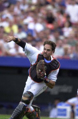 Mike Piazza Hall Of Fame avcısı oyunları sırasında oyun eylem onun kariyeri boyunca New York Mets ile New York Mets için. Mike Piazza Major League Baseball 16 sezon oynayan bir eski profesyonel beyzbol alıcı olduğunu.