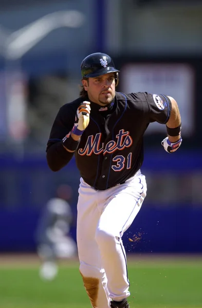 Mike Piazza Hall Fame Catcher Para New York Mets Ação — Fotografia de Stock