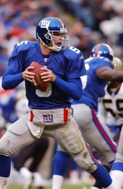Kerry Collins oyun kurucu için New York Giants normal sezon Nfl oyun oyun eylem. Kerry Collins 17 mevsim ulusal futbol liginde oynayan eski Amerikan futbolu oyun kurucu olduğunu.