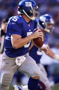 Kerry Collins oyun kurucu için New York Giants normal sezon Nfl oyun oyun eylem. Kerry Collins 17 mevsim ulusal futbol liginde oynayan eski Amerikan futbolu oyun kurucu olduğunu.