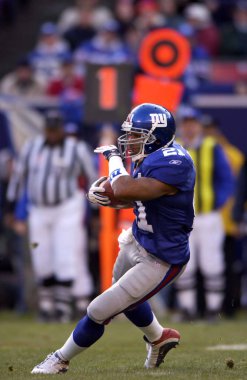 Tiki Kuaför koşucu, New York Giants normal sezon Nfl oyun sırasında oyun eylem için. Tiki Kuaför bir eski Nfl futbol Ulusal Futbol Ligi için New York Giants için 10 sezon boyunca oynadığı koşucu olduğunu. 