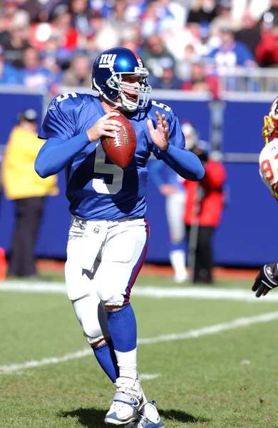 Kerry Collins oyun kurucu için New York Giants normal sezon Nfl oyun oyun eylem. Kerry Collins 17 mevsim ulusal futbol liginde oynayan eski Amerikan futbolu oyun kurucu olduğunu.