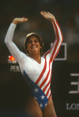 Mary Lou Retton emekli Amerikan jimnastikçi olduğunu. 1984 Yaz Olimpiyatları'nda Los Angeles, o altın madalya bireysel tüm-çevrede rekabet, hem de iki gümüş madalya ve iki bronz madalya kazandı. Bu fotoğrafları 1984 La Olimpiyatları vardır.