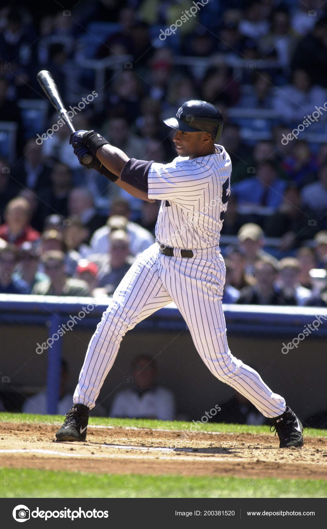 Bernie Williams Outfielfieldspieler Für Die New York Yankees Spiel Action — Redaktionelles Stockfoto © ProShooter #200381520