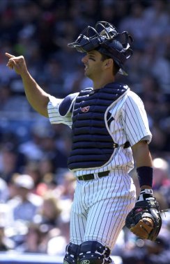 New York Yankees normal sezon oyun sırasında oyun eylem için Jorge Posada avcısı. Jorge Posada için New York Yankees Major League Baseball 17 sezon oynayan bir Porto Rikolu eski profesyonel beyzbol alıcı olduğunu.