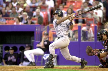 New York Yankees normal sezon oyun sırasında oyun eylem için Jorge Posada avcısı. Jorge Posada için New York Yankees Major League Baseball 17 sezon oynayan bir Porto Rikolu eski profesyonel beyzbol alıcı olduğunu.