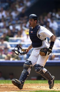 New York Yankees normal sezon oyun sırasında oyun eylem için Jorge Posada avcısı. Jorge Posada için New York Yankees Major League Baseball 17 sezon oynayan bir Porto Rikolu eski profesyonel beyzbol alıcı olduğunu.