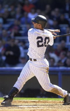 New York Yankees normal sezon oyun sırasında oyun eylem için Jorge Posada avcısı. Jorge Posada için New York Yankees Major League Baseball 17 sezon oynayan bir Porto Rikolu eski profesyonel beyzbol alıcı olduğunu.
