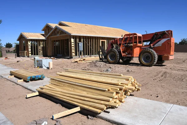 Nova Estrutura Construção Sendo Montada Por Uma Equipe Empresa Construção — Fotografia de Stock