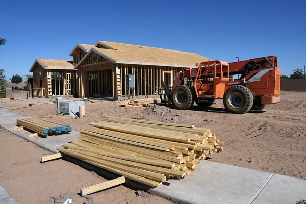 Nova Estrutura Construção Sendo Montada Por Uma Equipe Empresa Construção — Fotografia de Stock