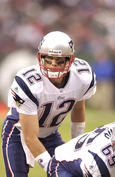 Tom Brady Quarterback Nfl sezonu sırasında oyun eylem New England Patriots için. Tom Brady New England Patriots Ulusal Futbol Ligi için bir Nfl futbol oyun kurucu olduğunu. Beş Super kase kazanmak için sadece iki oyuncu biri.