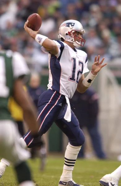 Tom Brady Quarterback Nfl sezonu sırasında oyun eylem New England Patriots için. Tom Brady New England Patriots Ulusal Futbol Ligi için bir Nfl futbol oyun kurucu olduğunu. Beş Super kase kazanmak için sadece iki oyuncu biri.