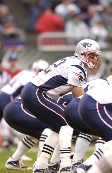 Tom Brady Quarterback Nfl sezonu sırasında oyun eylem New England Patriots için. Tom Brady New England Patriots Ulusal Futbol Ligi için bir Nfl futbol oyun kurucu olduğunu. Beş Super kase kazanmak için sadece iki oyuncu biri.