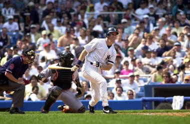 Paul O'Neill için normal sezon oyun sırasında oyun eylem New York Yankees dış saha oyuncusu. Bir emekli sağ meydancı ve Cincinnati Reds ve New York için oynarken beş Dünya serisi kazandı Major League Baseball oyuncu Paul O'Neill olduğunu.