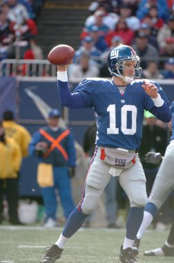 Eli Manning oyun kurucu için New York Giants normal sezon Nfl oyun sırasında oyun eylem. Eli Manning gelecek sezon için Super Bowl oyun kurucu için New York dev kazanan bir iki dönemdir.