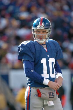 Eli Manning oyun kurucu için New York Giants normal sezon Nfl oyun sırasında oyun eylem. Eli Manning gelecek sezon için Super Bowl oyun kurucu için New York dev kazanan bir iki dönemdir.