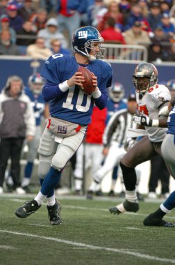 Eli Manning oyun kurucu için New York Giants normal sezon Nfl oyun sırasında oyun eylem. Eli Manning gelecek sezon için Super Bowl oyun kurucu için New York dev kazanan bir iki dönemdir.