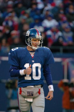 Eli Manning oyun kurucu için New York Giants normal sezon Nfl oyun sırasında oyun eylem. Eli Manning gelecek sezon için Super Bowl oyun kurucu için New York dev kazanan bir iki dönemdir.
