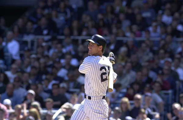 Paul O'Neill için normal sezon oyun sırasında oyun eylem New York Yankees dış saha oyuncusu. Bir emekli sağ meydancı ve Cincinnati Reds ve New York için oynarken beş Dünya serisi kazandı Major League Baseball oyuncu Paul O'Neill olduğunu.