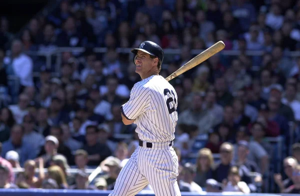 Paul O'Neill için normal sezon oyun sırasında oyun eylem New York Yankees dış saha oyuncusu. Bir emekli sağ meydancı ve Cincinnati Reds ve New York için oynarken beş Dünya serisi kazandı Major League Baseball oyuncu Paul O'Neill olduğunu.