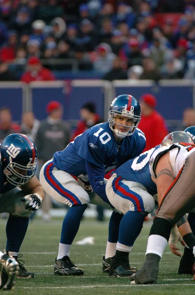 Eli Manning oyun kurucu için New York Giants normal sezon Nfl oyun sırasında oyun eylem. Eli Manning gelecek sezon için Super Bowl oyun kurucu için New York dev kazanan bir iki dönemdir.