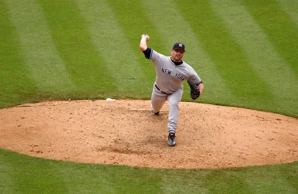 Roger Clemens Dobóedzője New York Yankees Játék Fellépés Alapszakasz Játék — Stock Fotó