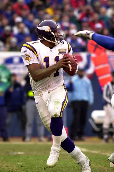 Daunte Culpepper oyun kurucu için Minnesota Vikings oyun eylem normal sezon Nfl oyun sırasında. Daunte Culpepper öncelikle Minnesota Vikings ile 11 sezon için ulusal futbol liginde oynayan eski bir Nfl quarterback olduğunu.