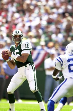 Vinny Testaverde oyun kurucu, New York Jets normal sezon Nfl oyun sırasında oyun eylem. Ulusal Futbol Ligi 21 sezon oynayan eski bir Nfl futbol quarterback Vinny Testaverde olduğunu.