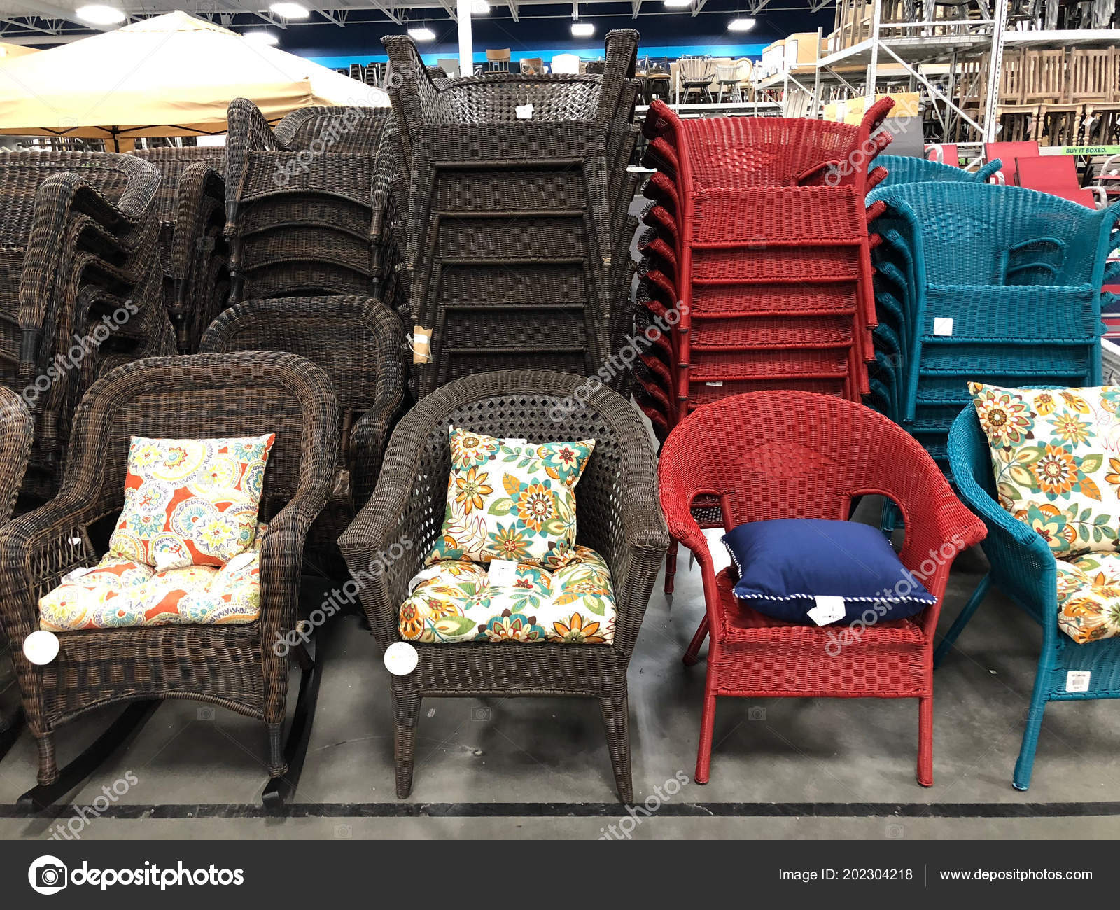 Home Big Box Retail Chain Specializing Home Decor Products