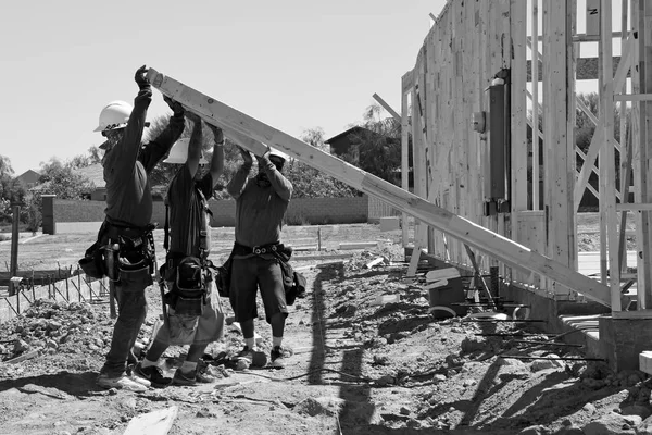 New Construction Framing Being Assembled Crew Construction Company Workers Employed — Stock Photo, Image