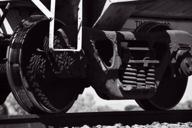 Bir yük treni veya ürünler tren bize yük arabalar grubudur veya ürünler vagonlar (International Union of Demiryolları) çekti tarafından kargo taşıma bir demiryolu üzerinde bir veya daha fazla lokomotifler tamamını veya bir kısmını nakliyeci ve amaçlanan hedef arasındaki yolu.