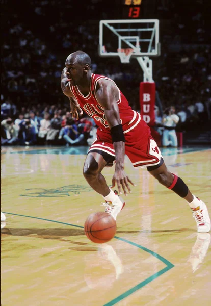 Chicago Bull normal oyun sırasında oyun eylem için oynayan Michael Jordan Hall of Fame oyuncusu o 15 sezon National Basketball Association Chicago Bulls için oynadı.