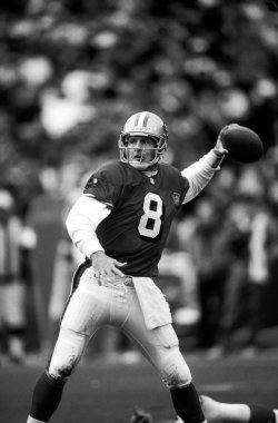 Steve genç San Francisco 49ers Super Bowl XXIX sırasında oyun eylem için oyun kurucu. Steven genç oyuncuyla Ulusal Futbol Ligi ve San Francisco 49ers ile onun 13 sezon için en iyi bilinen bir Nfl oyun kurucu oldu