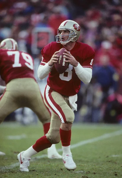 Steve Rozgrywający Young Dla San Francisco 49Ers Działaniu Gry Podczas — Zdjęcie stockowe