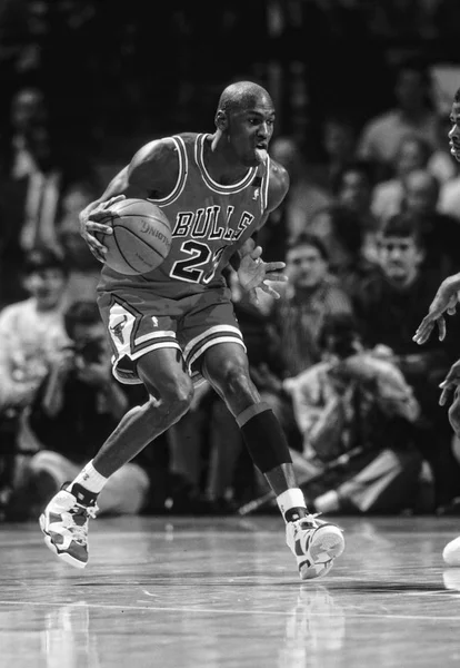 Normal bir oyun sırasında oyun eylem Chicago Bulls için oynayan Michael Jordan Hall of Fame oyuncusu o 15 sezon National Basketball Association Chicago Bulls için oynadı.