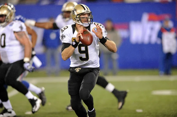 Drew Bree'nin New Orleans Saints oyun eylem vs için New York Giants normal sezon oyun sırasında oyun kurucu.