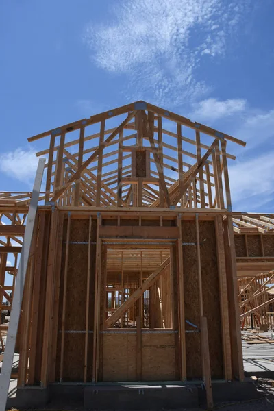 New Construction Framing Being Assembled Crew Construction Company Workers Employed — Stock Photo, Image