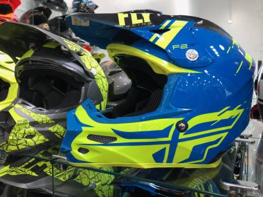 Tüm renkler ve şekiller sergilenen bir motosiklet Bayilik için satın almak Motosiklet binici motosiklet kask. Bu Bayilik Gilbert Arizona Amerika Birleşik Devletleri'nin güneybatı kısmında yer alır.