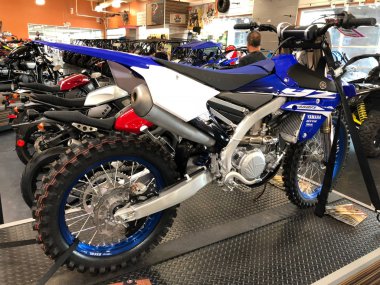 Motosiklet motosiklet şirketlerin tüm can ile Chandler Arizona yerel bir galerisinde sergilenen. Bir motosiklet kez bir motor olduğunu bir iki veya üç tekerlekli motorlu araçlar için.