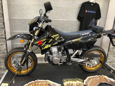 Motosiklet motosiklet şirketlerin tüm can ile Chandler Arizona yerel bir galerisinde sergilenen. Bir motosiklet kez bir motor olduğunu bir iki veya üç tekerlekli motorlu araçlar için.