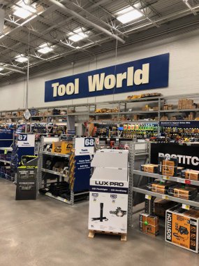 Araç bölümü. Lowes perakende ev geliştirme ve cihaz mağazaların ABD merkezli bir zinciridir. Bu mağaza Gilbert Arizona bulunan.