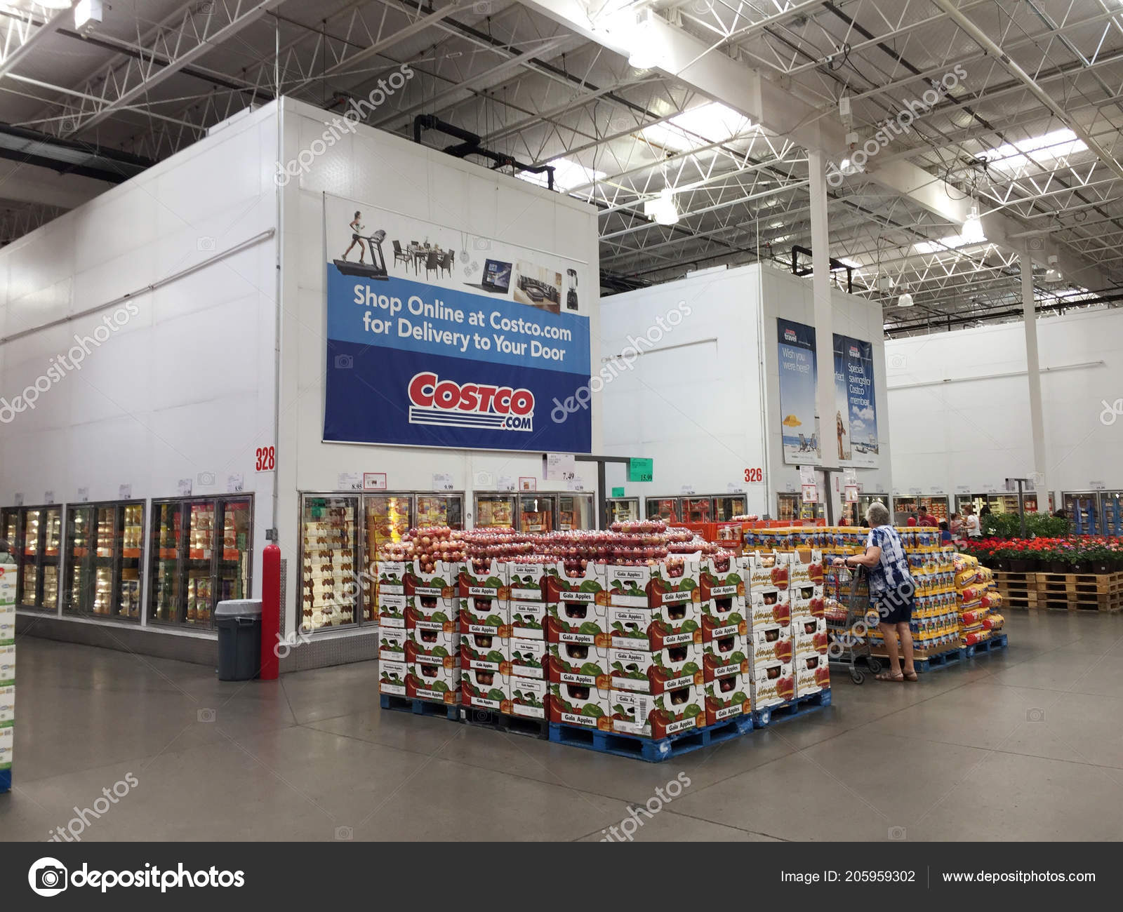 Costco Wholesale Corporation Trading Costco American Multinational  Corporation Which Operates – Stock Editorial Photo © ProShooter #205959302