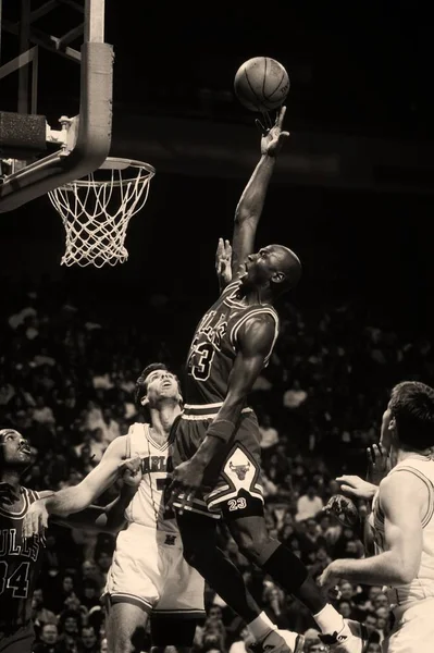 Düzenli bir Nba oyununda oyun eylem Chicago Bulls Michael Jordan Hall Of Fame oyuncu. Michael Jordan eski profesyonel basketbol oyuncusudur. O 15 sezon çekilmeden önce ulusal basketbol liginde oynadı.